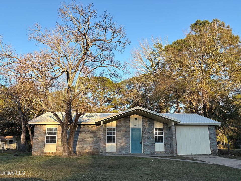 1st image of 2412 Oxford Dr