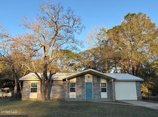 2412 Oxford Dr, Gautier, MS 39553