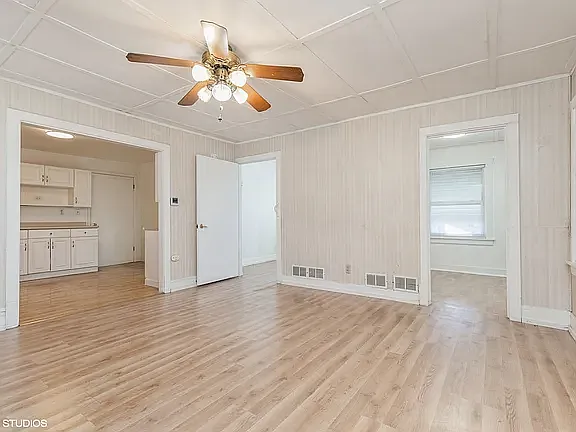 225 S Channel Dr — Photo 2