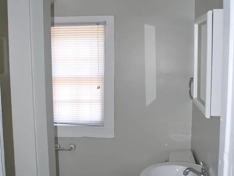 907 Norton St — Photo 5