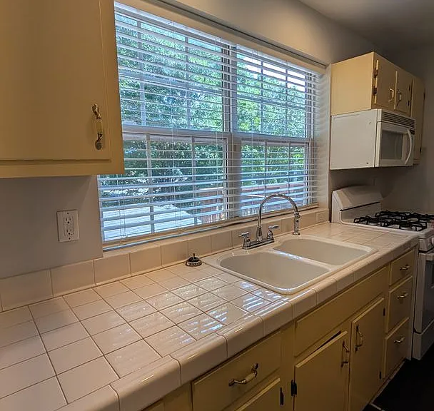 120 Pershing Rd — Photo 8