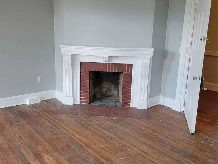 721 E High St #104 — Photo 3