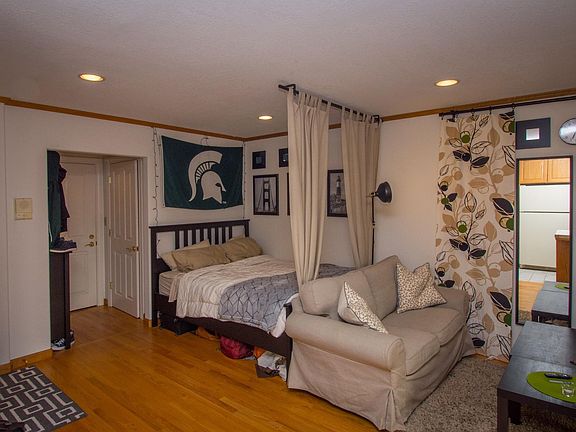 Photos from previous Tenant (unit not furnished)