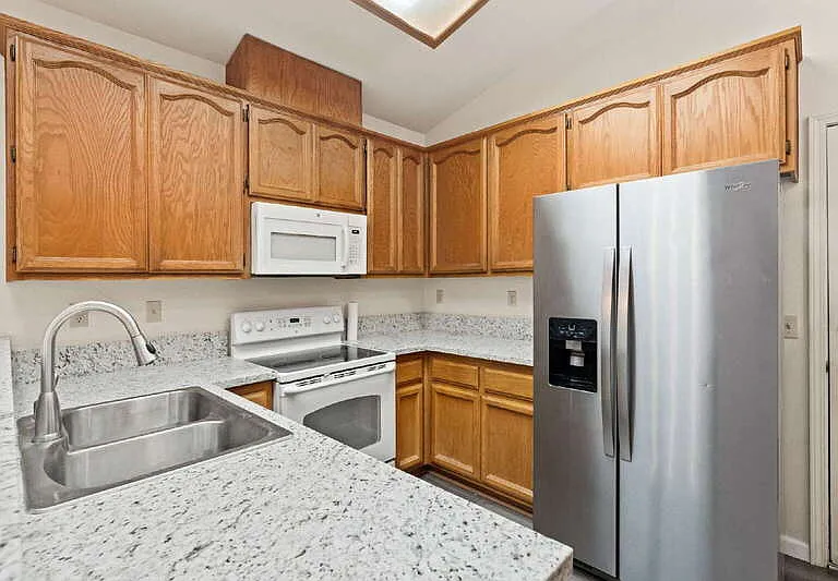 5740 Laguna Park Dr #B — Photo 9