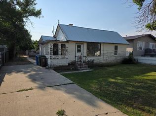 5906 54th St, Taber, AB T1G1K3