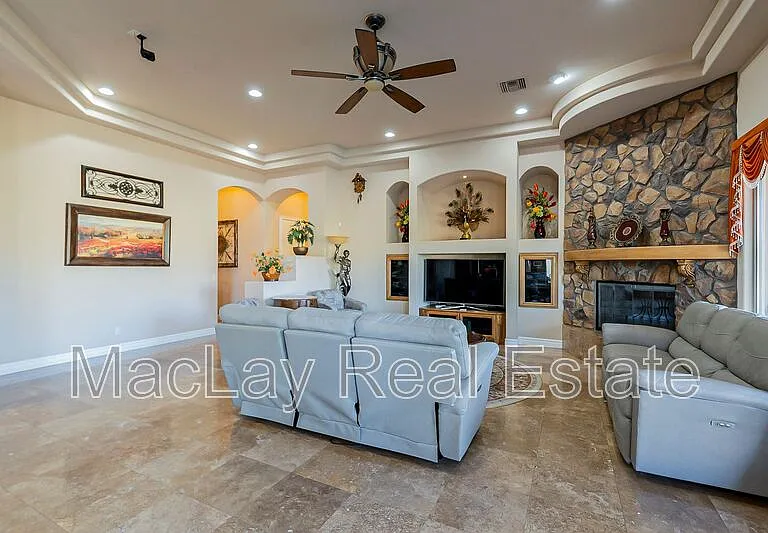 2720 E Jade Pl — Photo 8