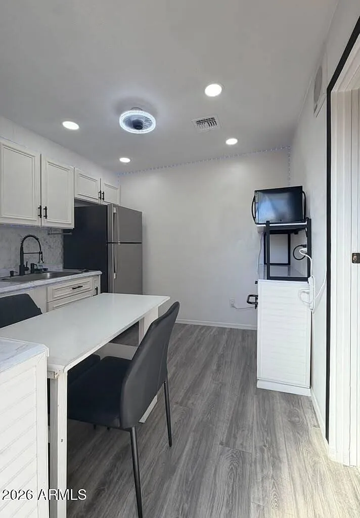 1 bed, 1.0 bath, 136 sqft, $1,200 — Photo 3