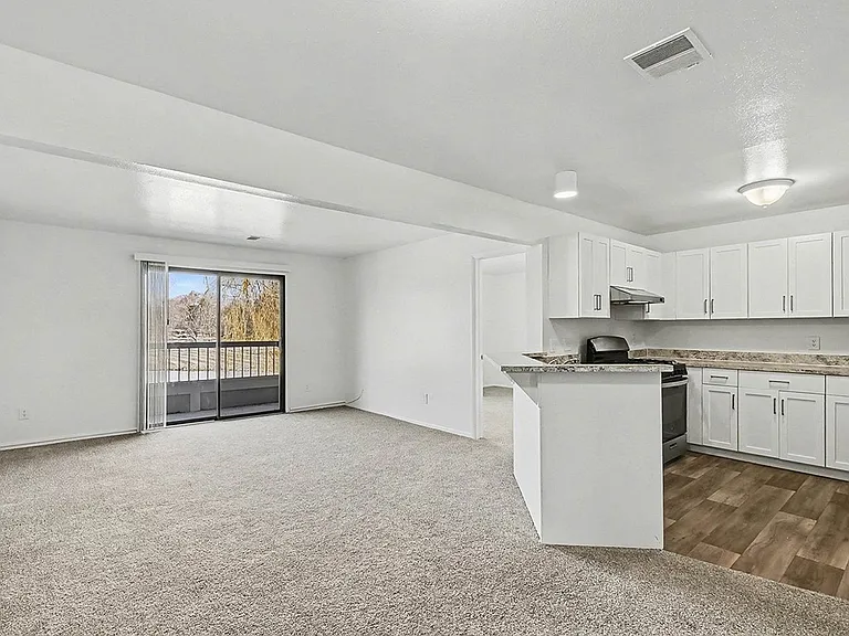 Trappers Cove Apartments — Photo 31