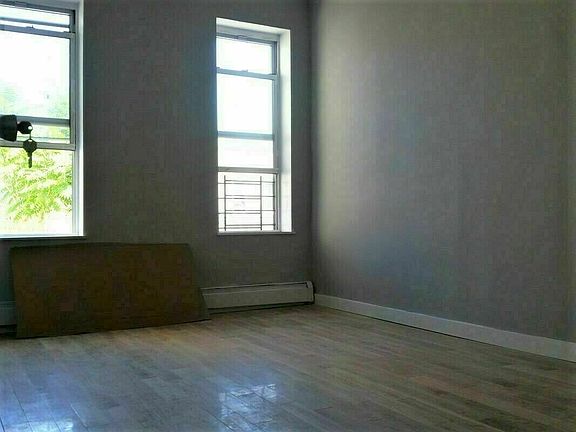 3rd image of 1601 Park Pl APT 2G