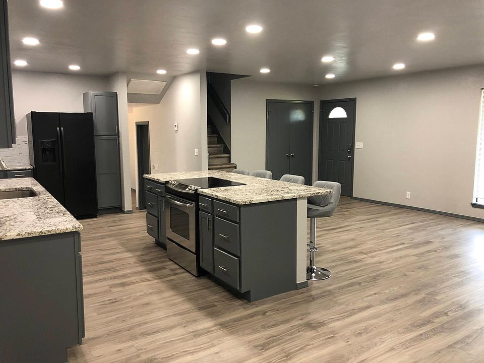 1st image of 3808 NE 141st Cir