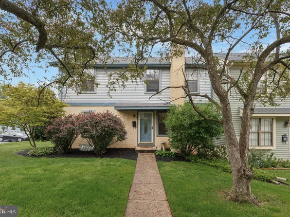 208 Hancock Ct, North Wales, PA 19454