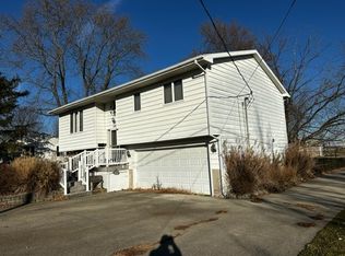 3960 Sand Creek Rd, Decatur, IL 62521