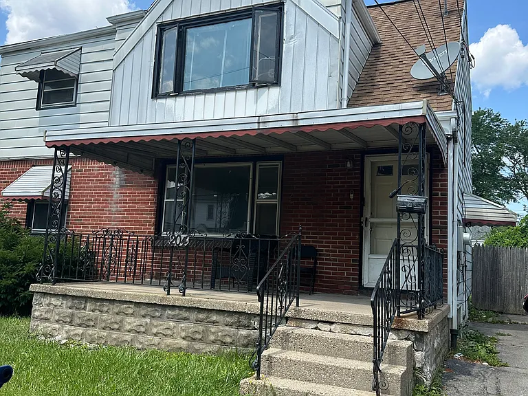 204 Easton Ave #1 — Photo 1
