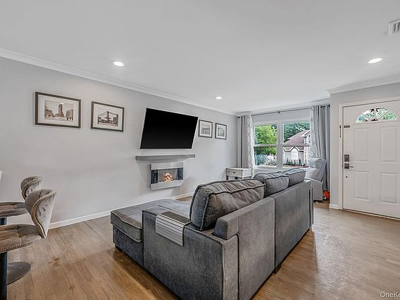 3rd image of 358 Tyler Avenue