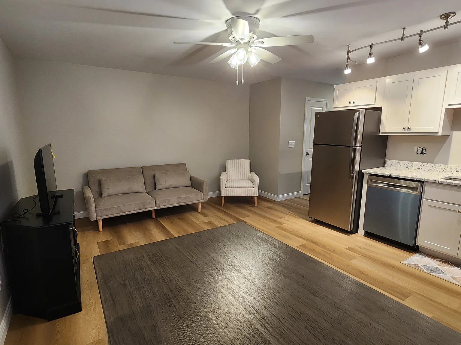 525 W Jennings St — Photo 2