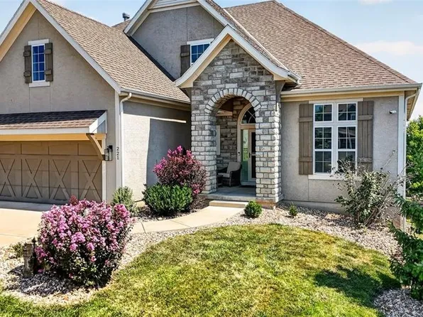 221 SW Roosevelt Rdg, Lees Summit, MO 64081