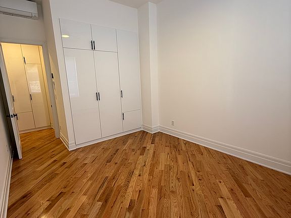 5th image of 695-697 Elm St #I