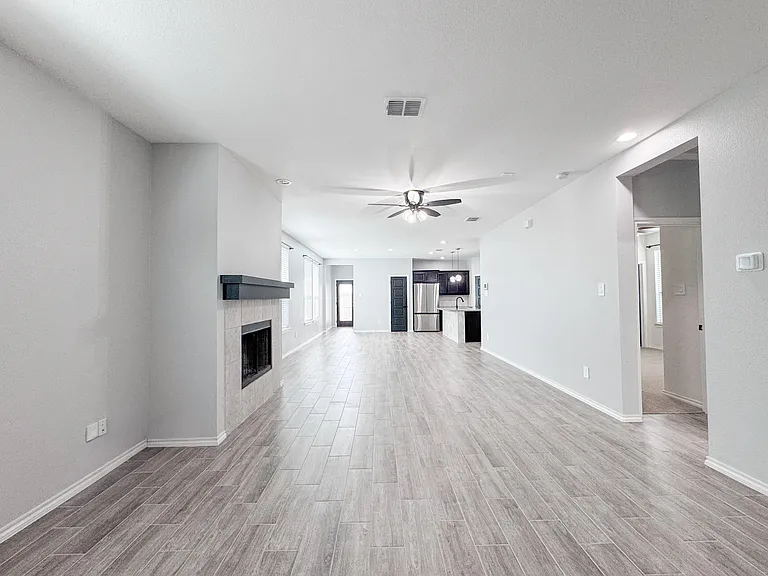 3227 Shortgrass Ln — Photo 2