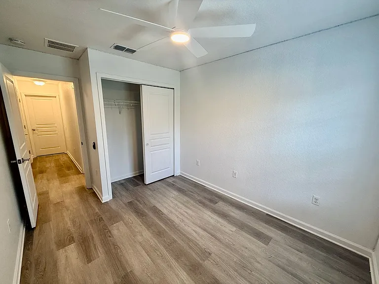 12722 Salomon Cove Dr — Photo 17