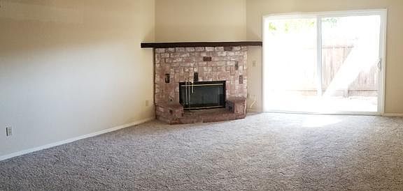 Living room FIreplace