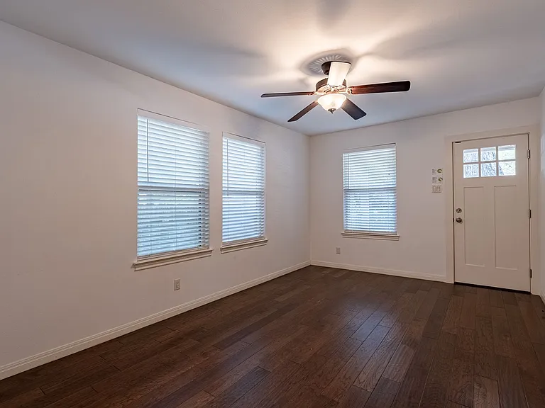 2217 Holly St — Photo 2
