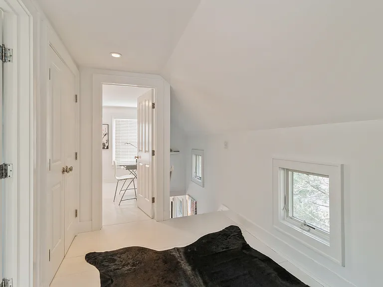 201 Division St — Photo 11