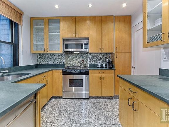 3rd image of 128 Central Park S #11B