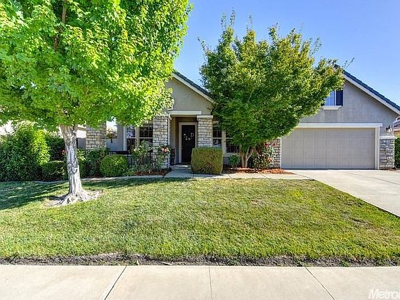 2nd image of 1976 San Diego Cir