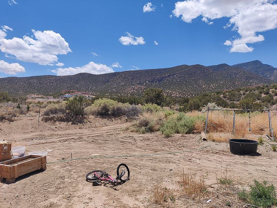 1st image of 10 Camino Corto Ln