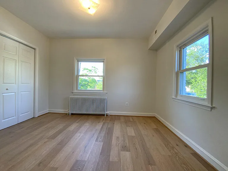 1772 E St NE — Photo 15
