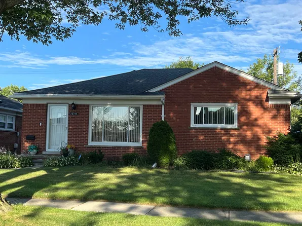 25725 San Rosa Dr, Saint Clair Shores, MI 48081