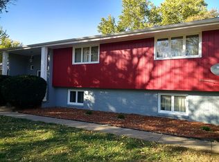 10912 Sleepy Hollow Ln, Omaha, NE 68152
