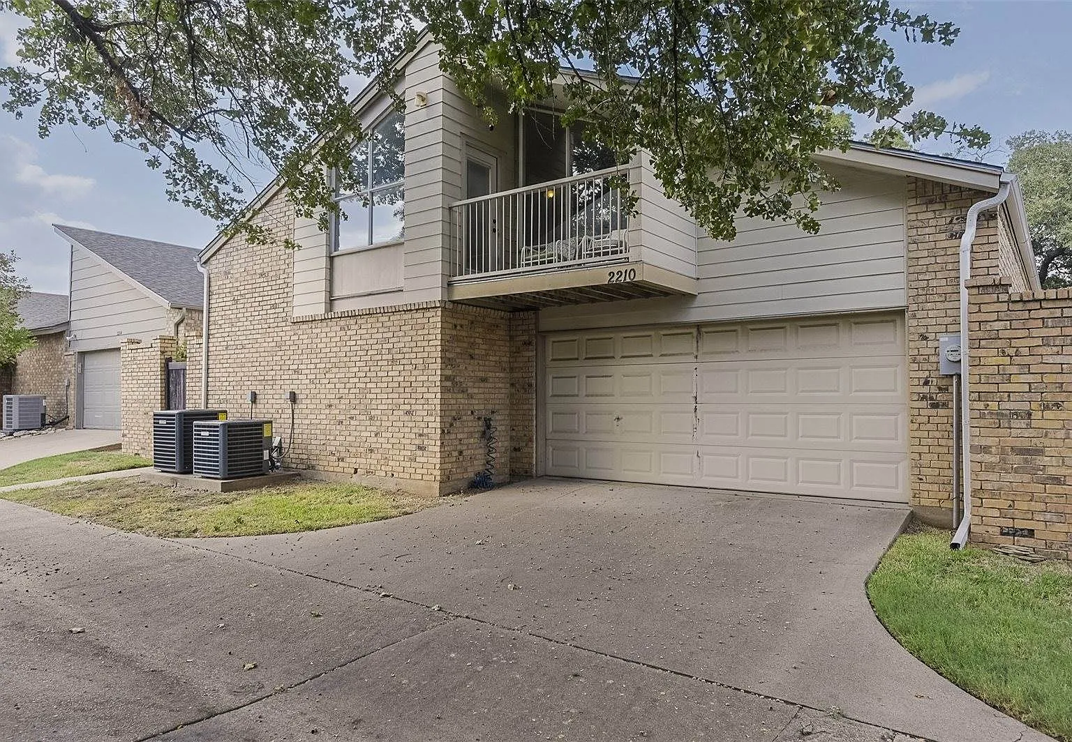 5 bed, 4052 sqft, $2,695 — Photo 1