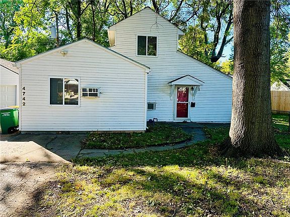2nd image of 4742 Falmouth St