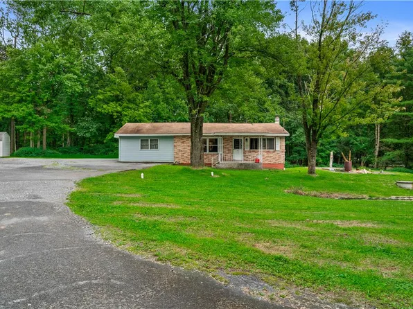 1350 Spring Dr, Walnutport, PA 18088
