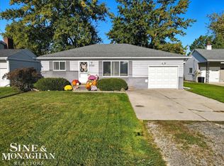 5592 Pointe Dr, East China, MI