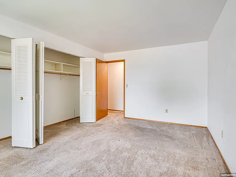 Maple Crest Apartments (Calumet Grove) — Photo 5