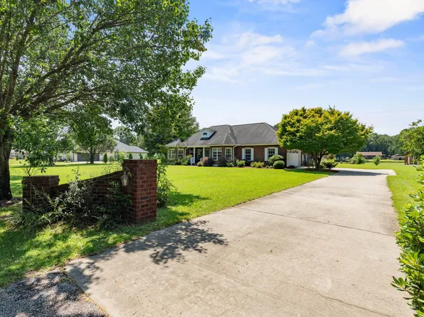 215 E Emerald Lake Dr, Sumter, SC 29153