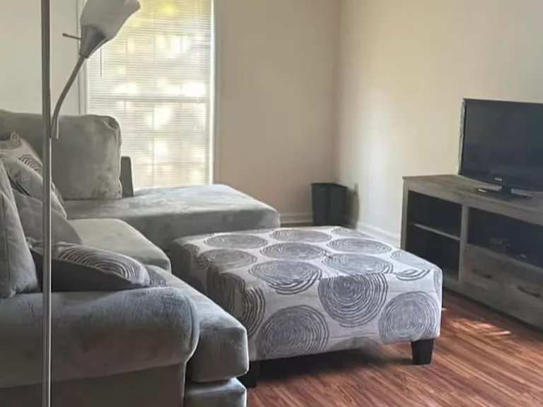 1016 E Commons Dr — Photo 4