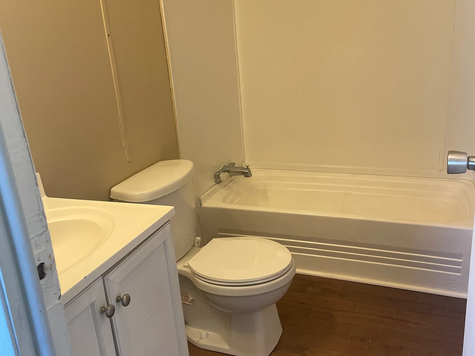 3 bed, 1000 sqft, $900 — Photo 1