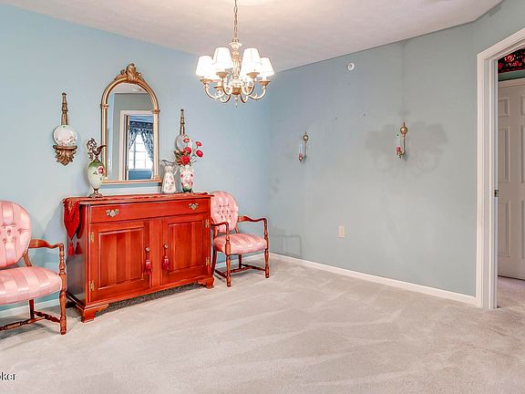 4th image of 3801 Yardley Ct Unit 102