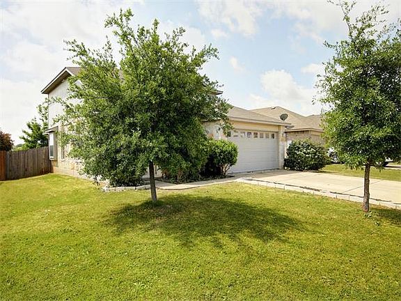 3rd image of 914 Aiken Dr