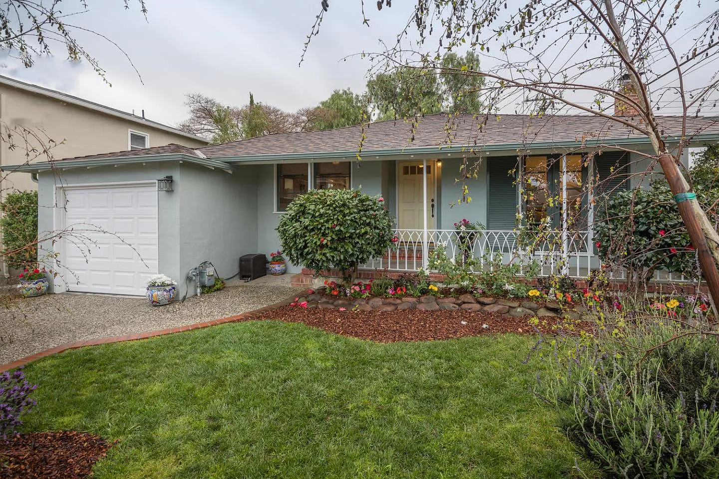 810 Guildford Ave photo 1