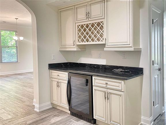 3rd image of 222 Adams Pointe Blvd Unit 6