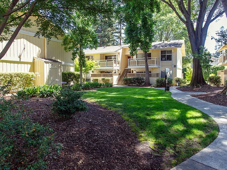 Evelyn Gardens — Photo 28