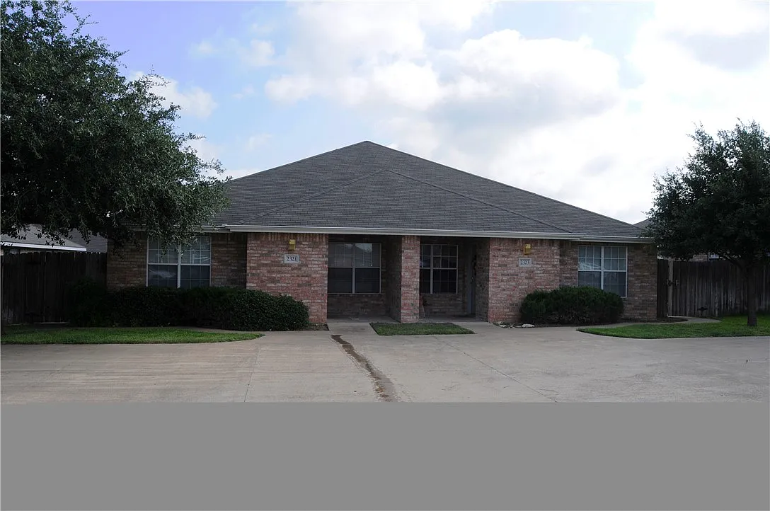 3 bed, 2.0 bath, 1350 sqft, $1,425 — Photo 1