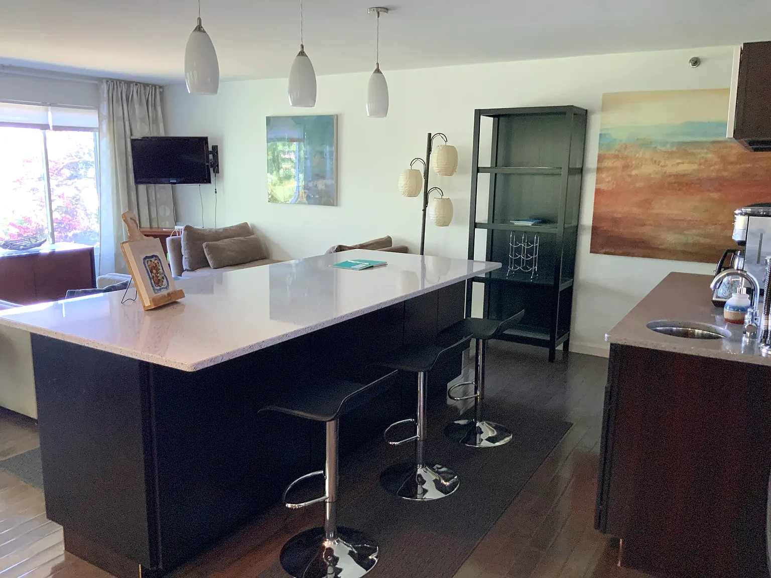 2 bed, 1020 sqft, $1,800 — Photo 2