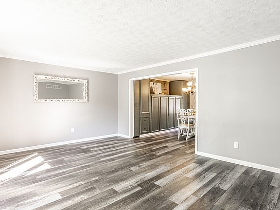 5th image of 720 Firethorn Cir