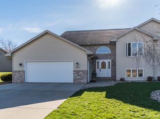1362 Springbrook Dr, Baraboo, WI 53913