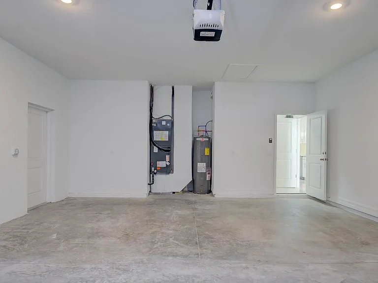 637 Cardinal St E — Photo 24